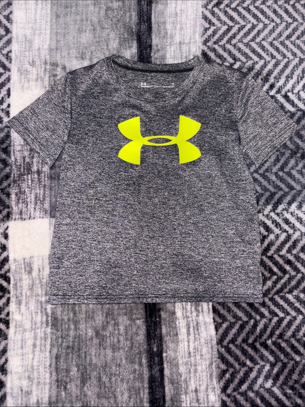 🐢Under Armour Gray Heather Tee with Neon Yellow Logo - Kids Short Sleeve